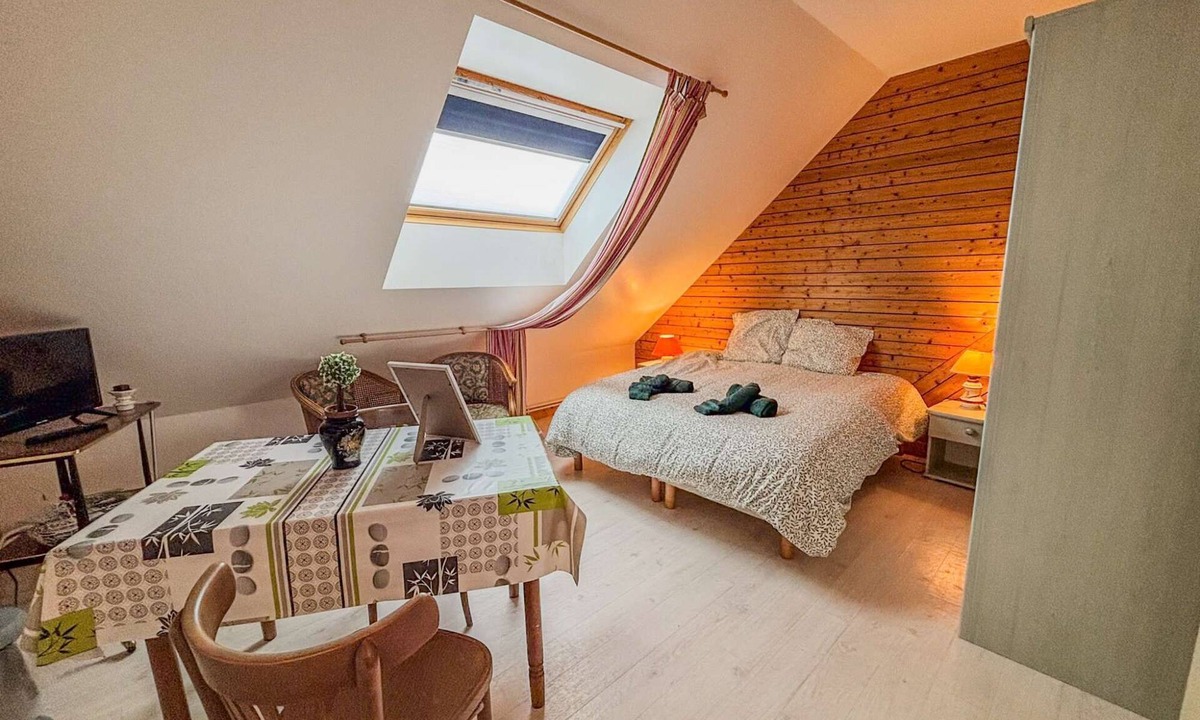 Auguaise Condo | Charming studette*calm*terrace*parking*.