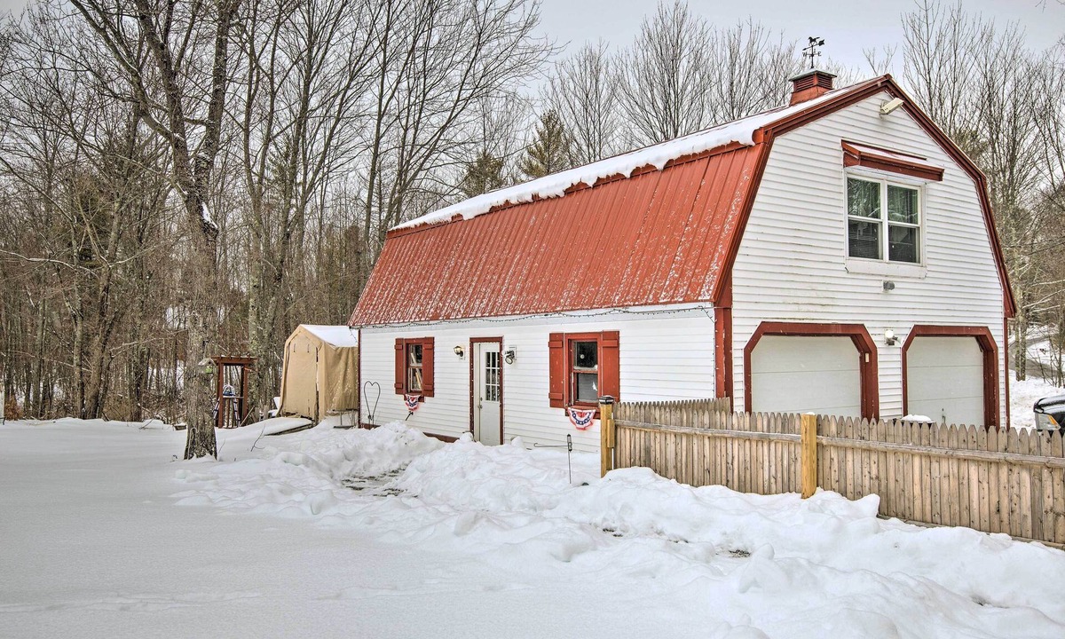 Wells Apartment | Charming Studio < 10 Miles to Wells' Beaches!