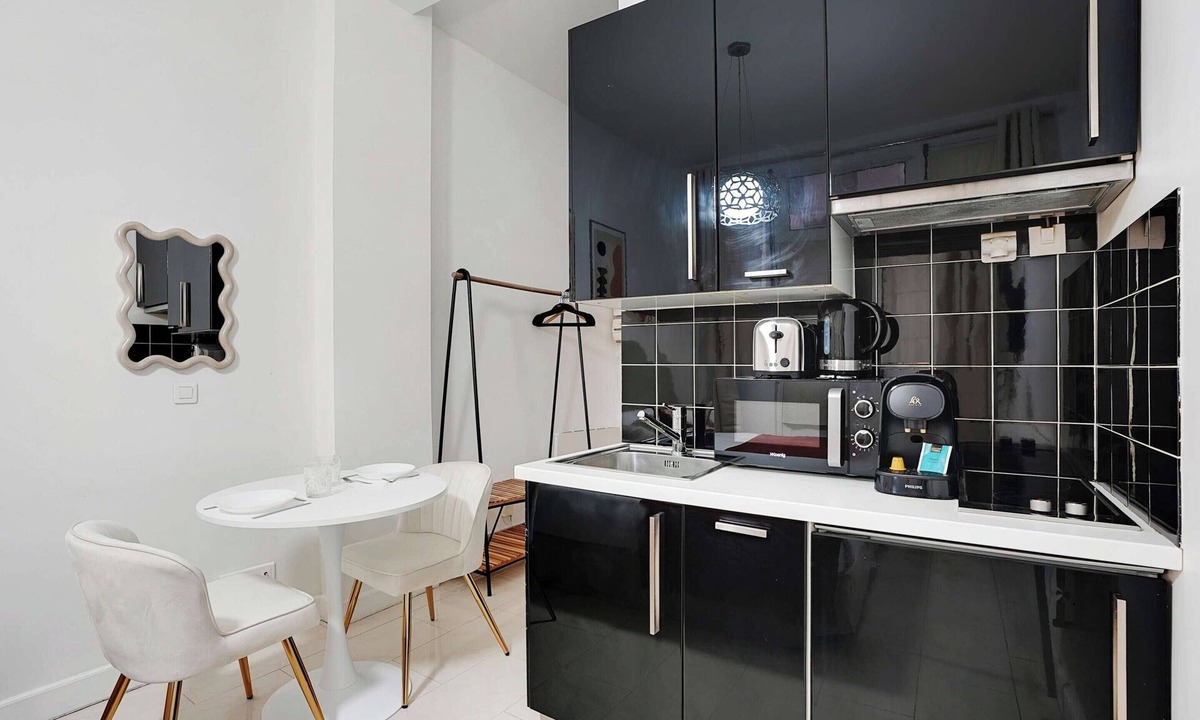 Hopital Saint-Louis Apartment | Charming Studio - 2P - Canal Saint-martin/republiq