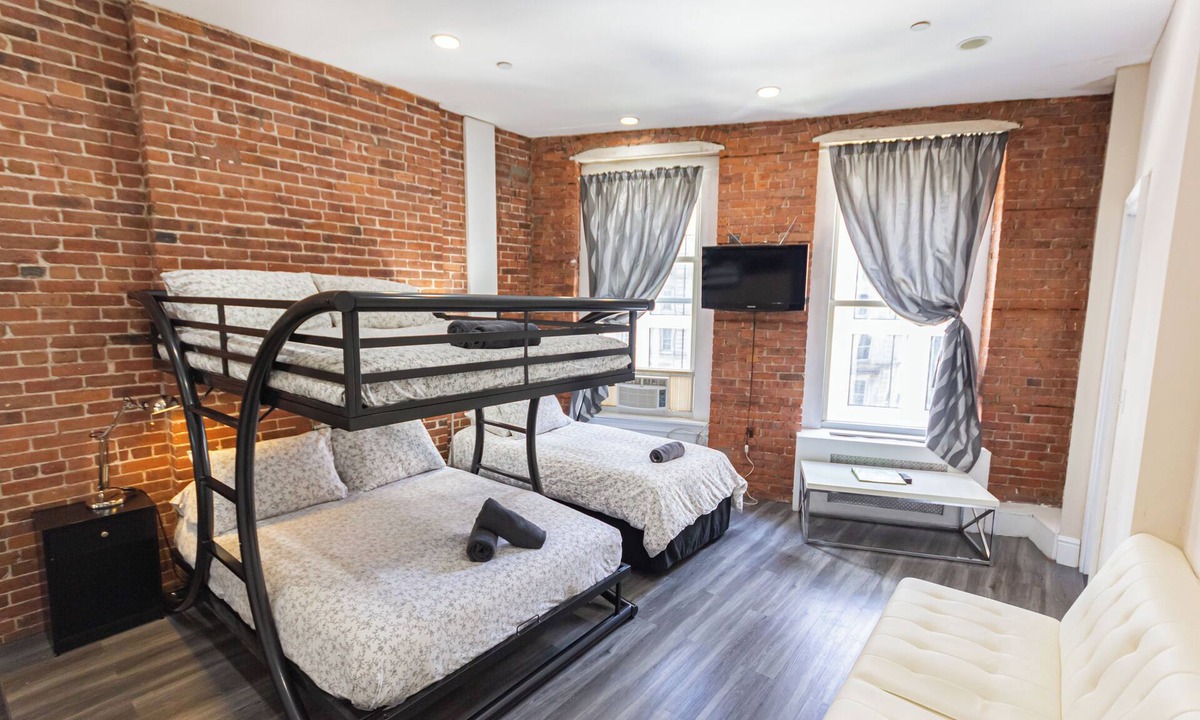 NoMad Apartment | Charming STUDIO apartment with 1 Full Bunk/1 Double beds