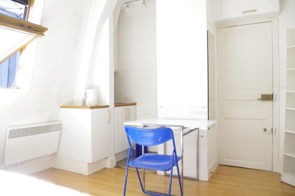 Quartier de l'Ecole-Militaire Apartment | Charming studio close to the Hotel des Invalides