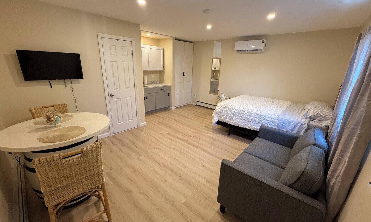 Bay Shore Apartment | Charming Studio Close to Everything!