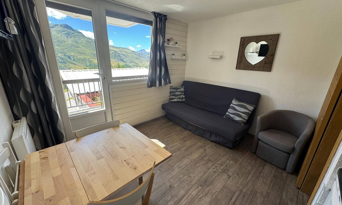 Reberty Apartment | Charming Studio for 3 with Balcony, 200m from Slopes in Les Menuires