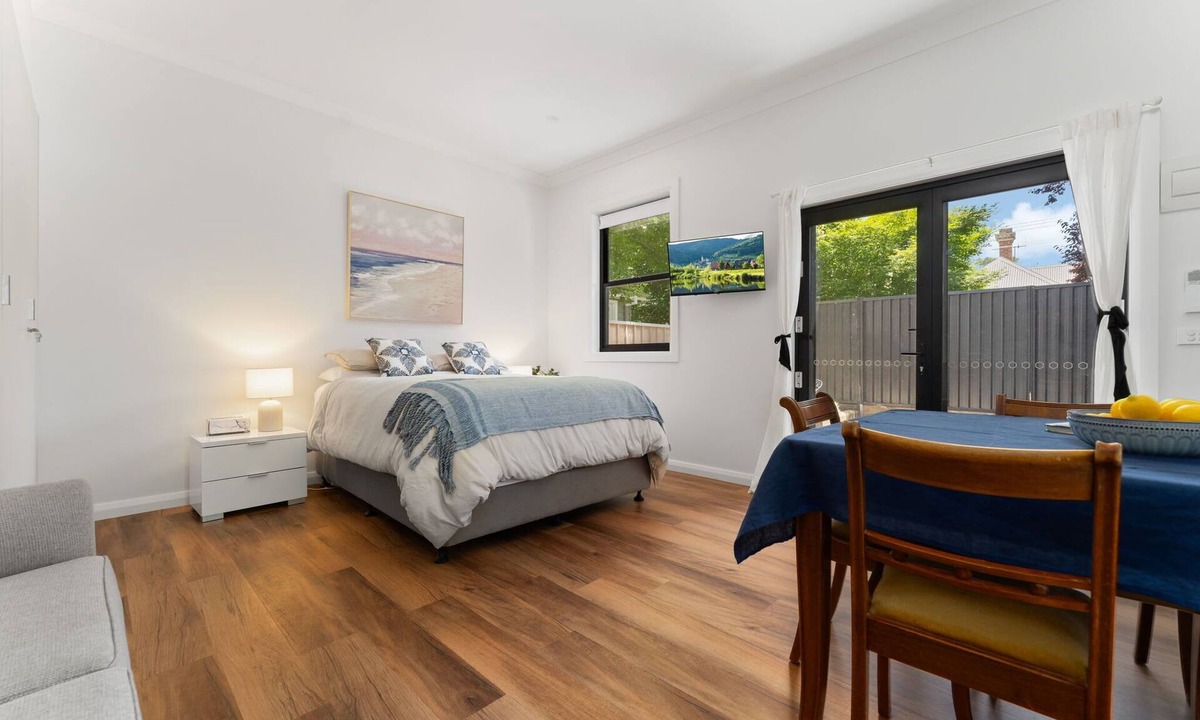 Bathurst Apartment | Charming Studio for Two in the Heart of Bathurst
