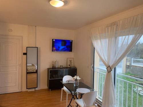 Bretigny-sur-Orge Apartment | Charming Studio with Balneo Shower, Parking Included