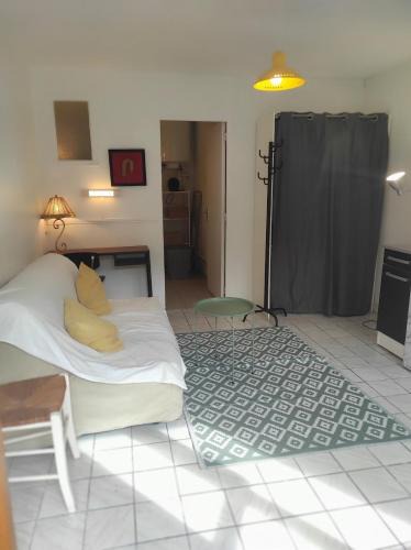 Boulevard des Poilus Apartment | Charming studio!