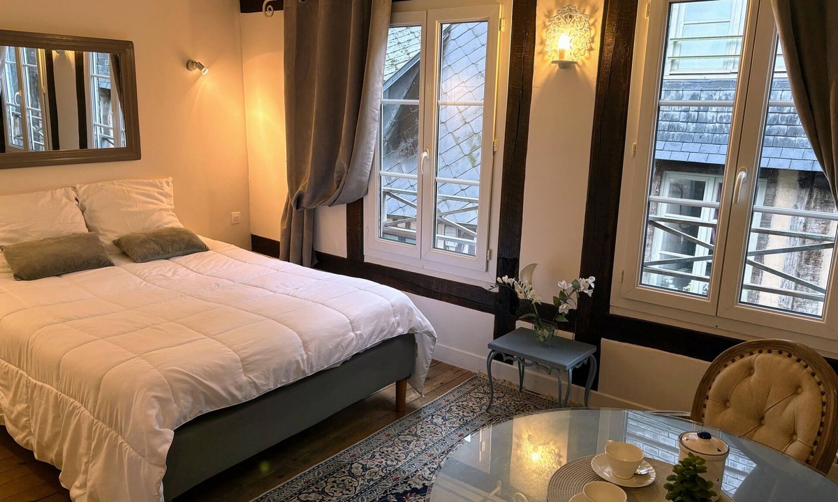 Honfleur Apartment | CHARMING STUDIO HOUSE HONFLEUR HOUSEHOLD AND BED LINEN INCLUDED