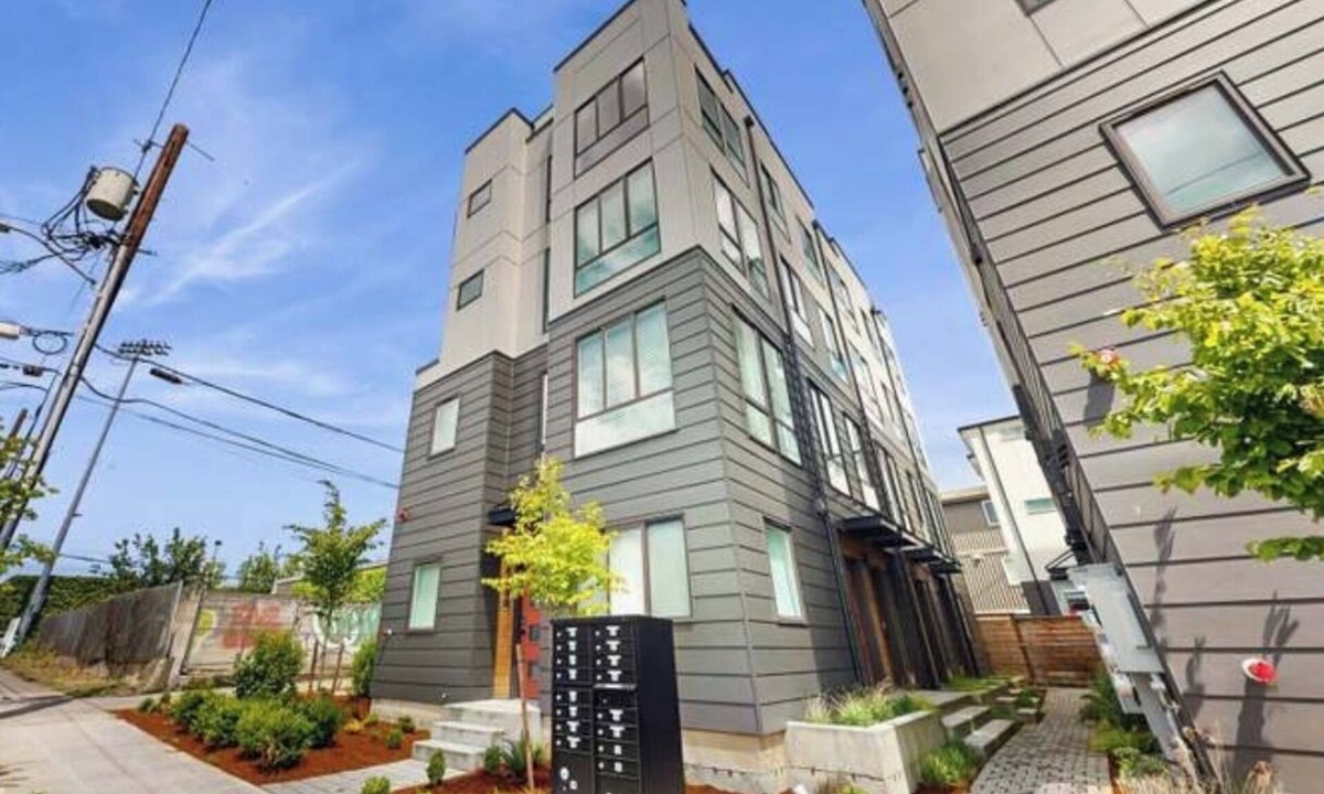 Squire Park Apartment | Charming studio in brilliant Seattle with AC