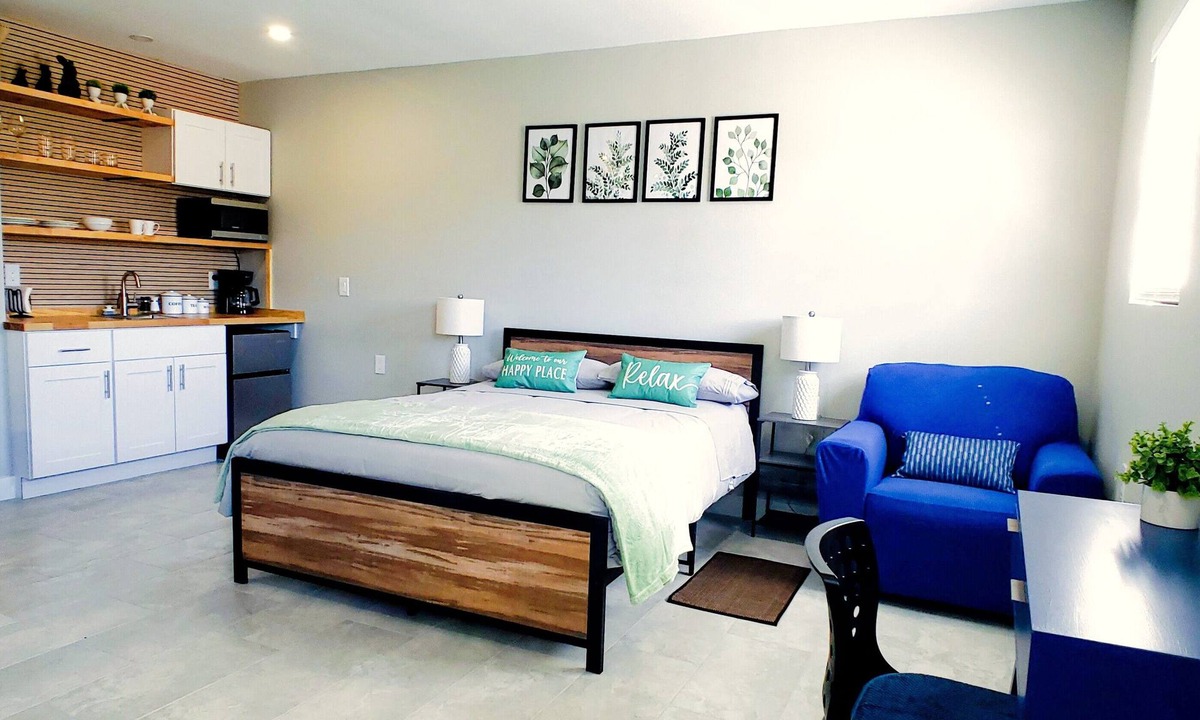 Sarasota Apartment | Charming studio in fabulous University Pines-Sarasota