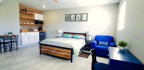Sarasota House | Charming studio in fabulous University Pines