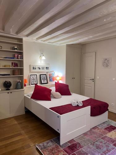 Saint-Thomas-d'Aquin Apartment | Charming Studio in Heart of Saint-Germain-des-Prés