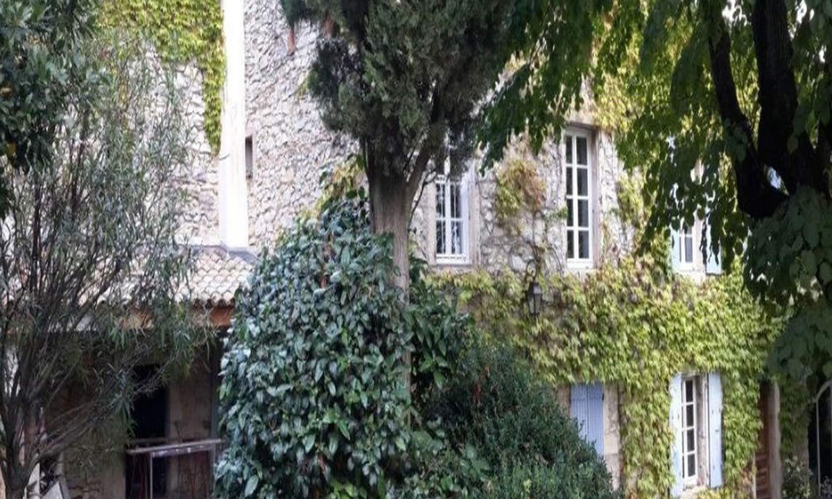 Sauzet Apartment | Charming studio in old farmhouse, private parking, swimming pool.