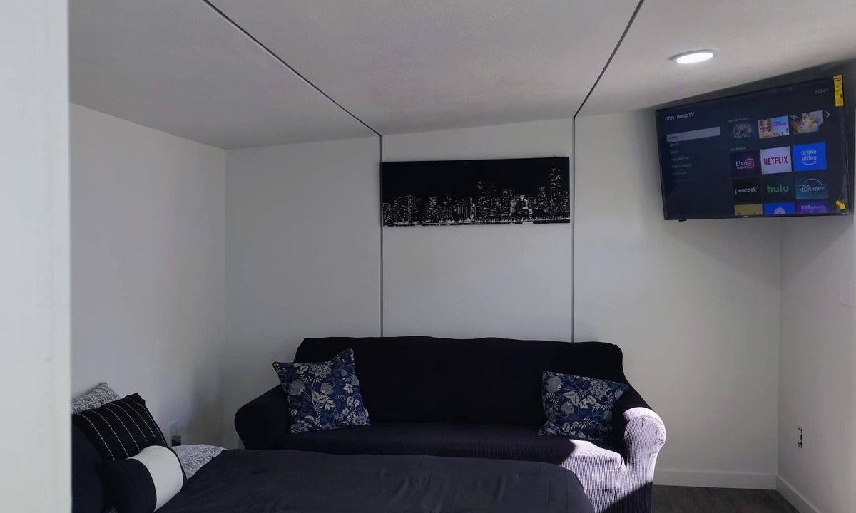 Roseville Apartment | Charming Studio in Roseville