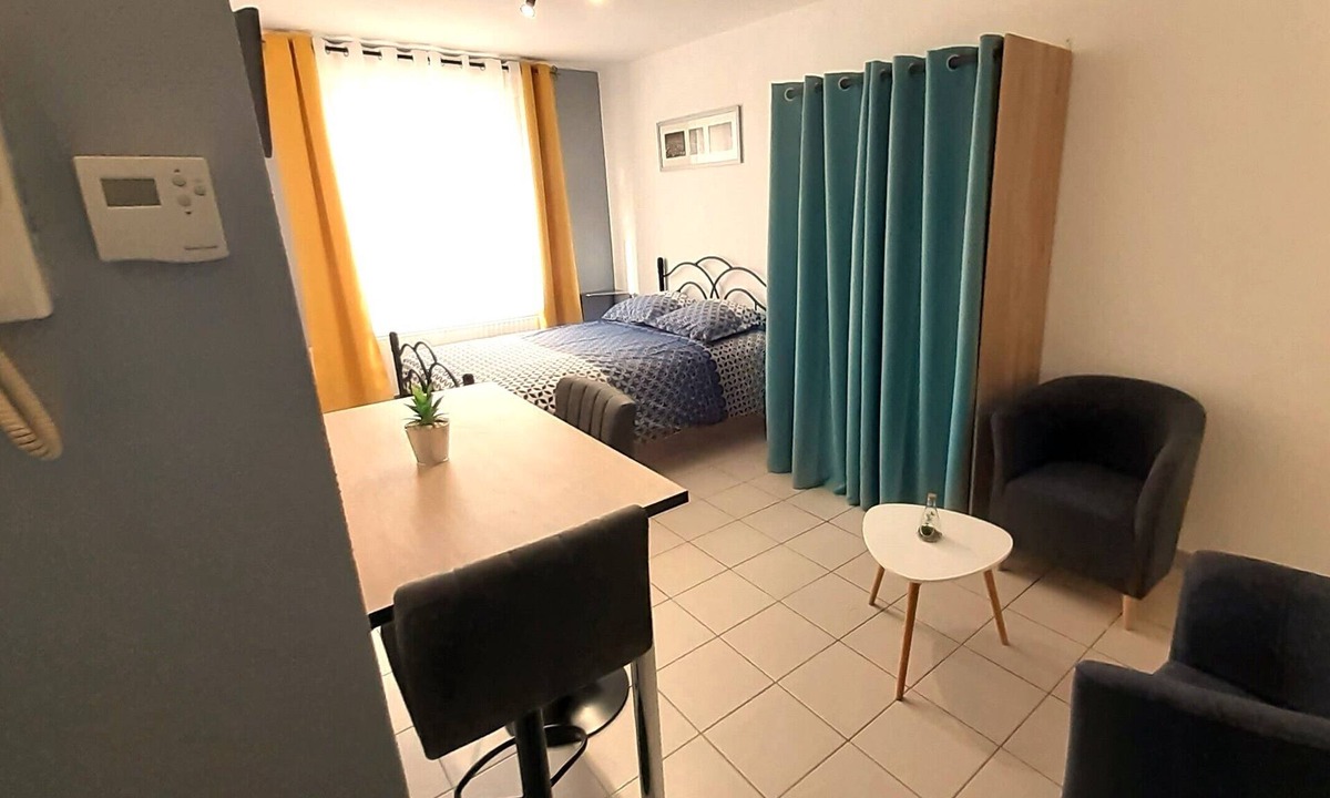 Saint-Omer Apartment | ❤charming studio❤ in the center with parking