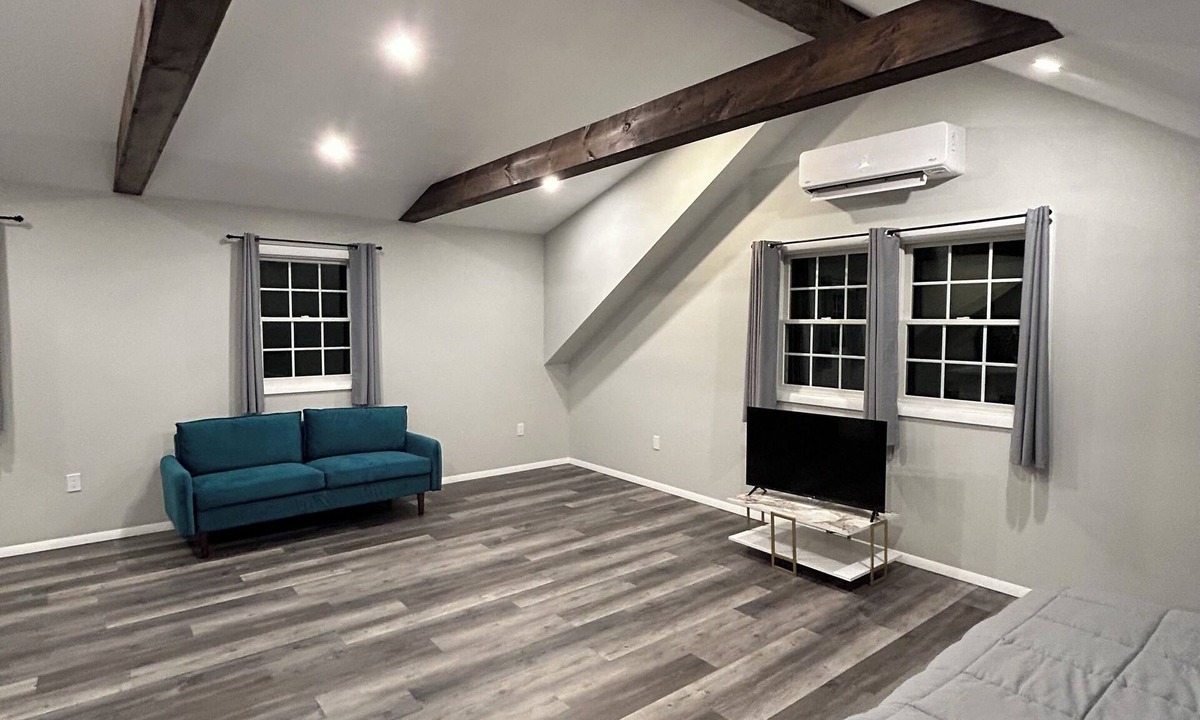 Peach Lake Apartment | Charming studio in tranquil North Salem with WiFi.