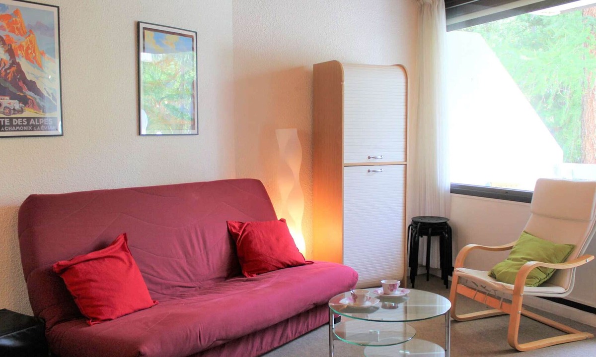 Les Claux Apartment | Charming Studio in Vars, 30m from Slopes, Sleeps 4