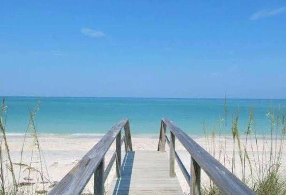Sarasota Apartment | Charming Studio Unit Across from Lido Key Beach