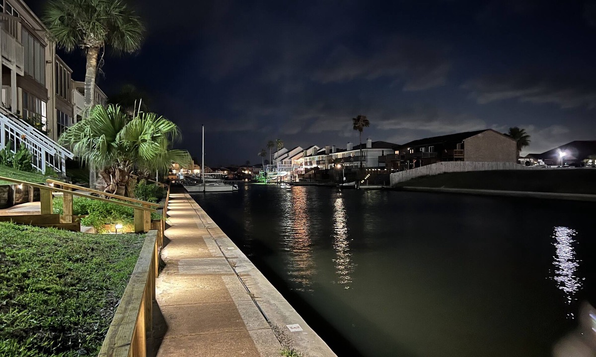Corpus Christi Condo | Charming Studio - 5 minutes to the beach!