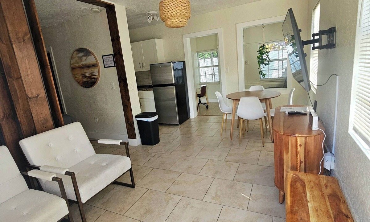 River Oaks Apartment | Charming Studio Apartment 1 in Fort Lauderdale.