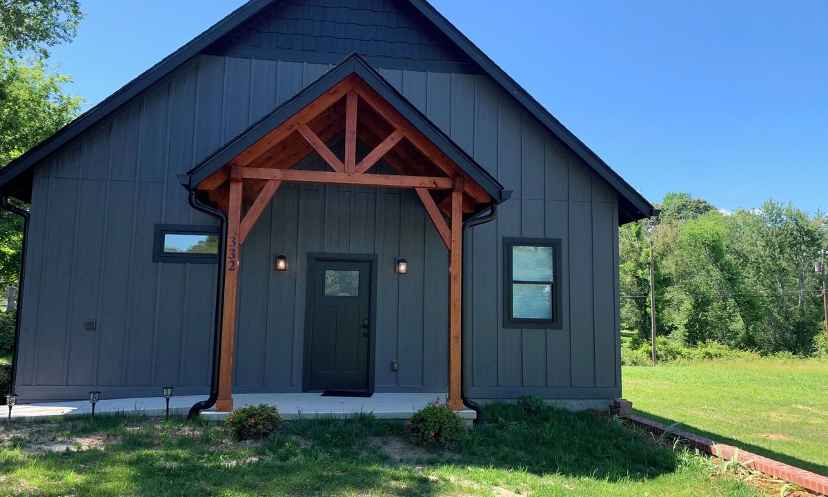 Barker Heights Apartment | Charming studio in beautiful Hendersonville with AC, WiFi, hot tub & gated