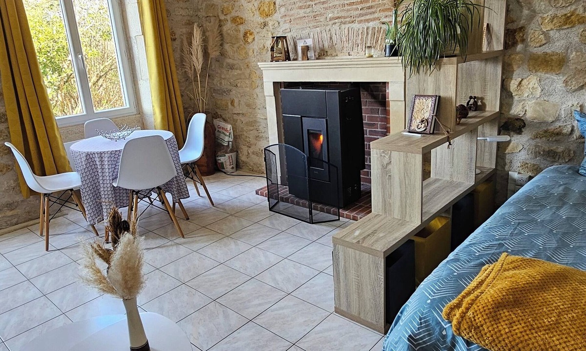 Thaumiers House | Charming Studio with 1 hectare pond in a quiet location