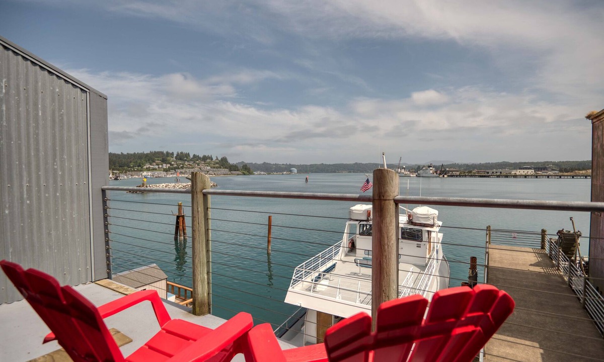Historic Bayfront Apartment | Charming Studio with Kitchenette has Bayfront Deck Overlooking Newports Harbor!