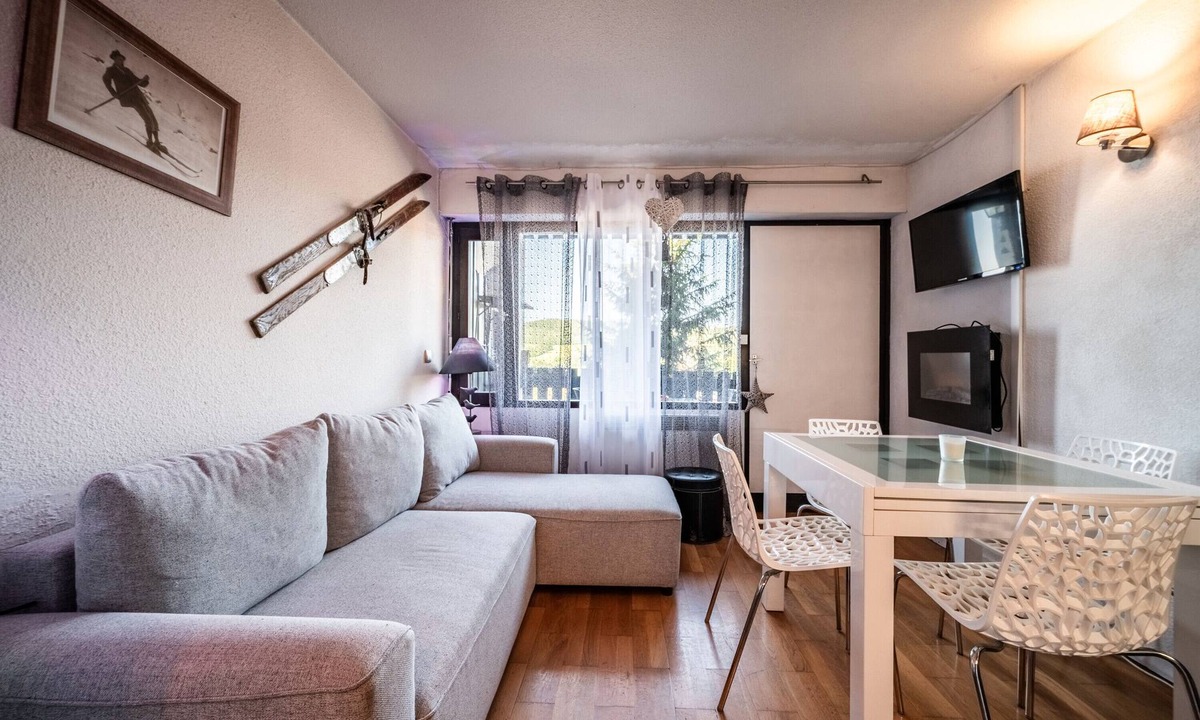 Bogeve Apartment | Charming Studio with Mountain View and Balcony