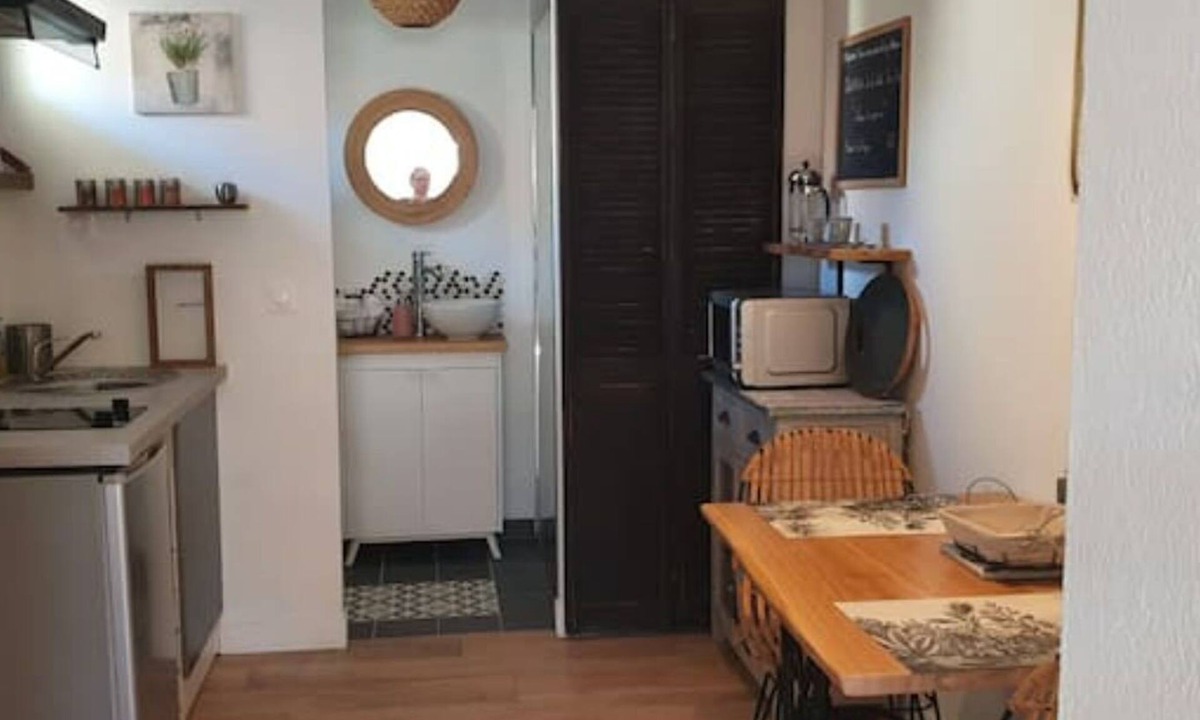 Cauderan Apartment | Charming studio with sofa bed