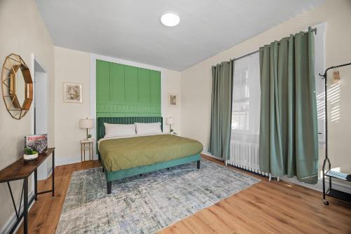 Pittsburgh Apartment | Charming Studio with Sun Room Sleeps 4