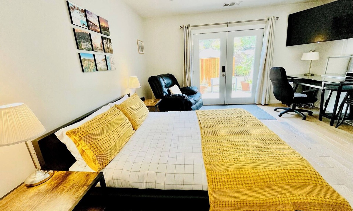 Del Rey House | Charming suite house with private entry