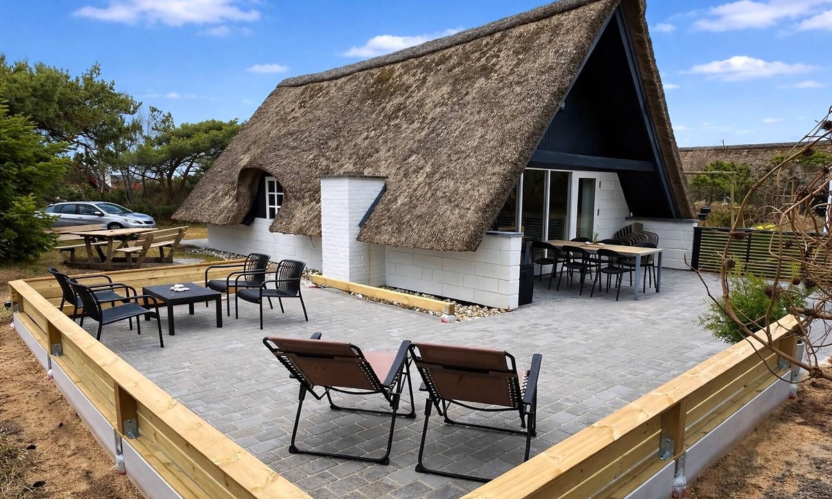 Nørre Lyngvig House | Charming summer house with a lovely large terrace