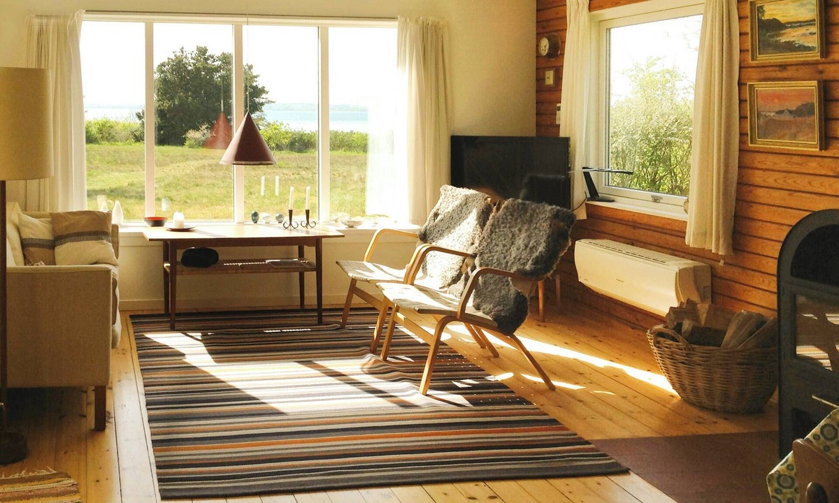 Holbaek House | Charming summerhouse by the water