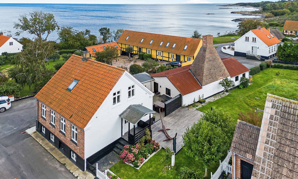 Svaneke House | Charming summerhouse w. perfect seaview location