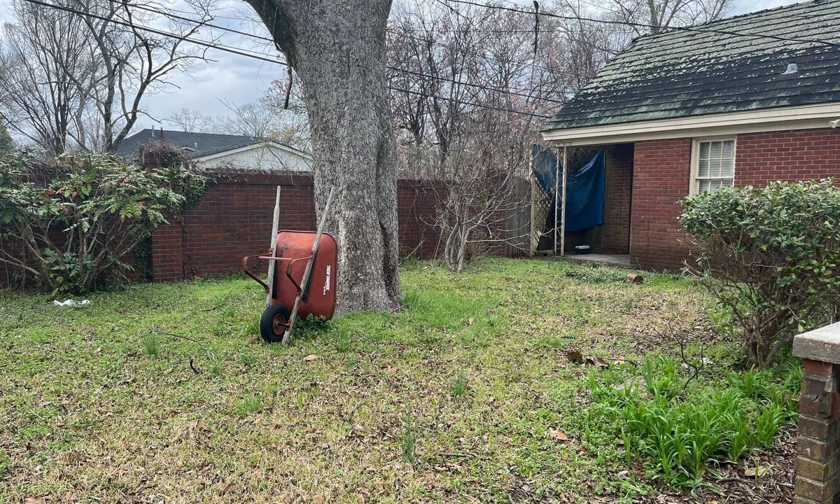 Clarksdale Cottage | Charming, Sunny Studio Cottage walking distance to Downtown!