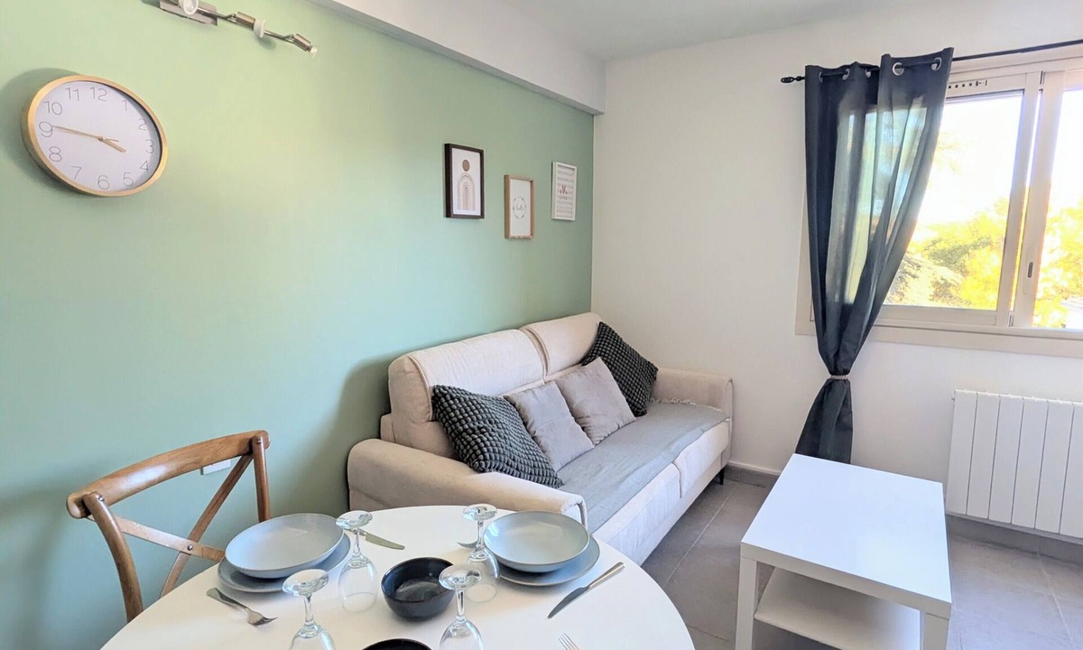 Greoux-les-Bains Apartment | Charming T2 150 m spa capacity 4 people