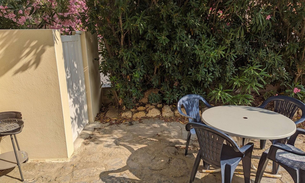 Port-la-Nouvelle Apartment | Charming T2 Apt, Garden, 150m to Beach, Parking, Sleeps 4, BBQ, 2*Rated