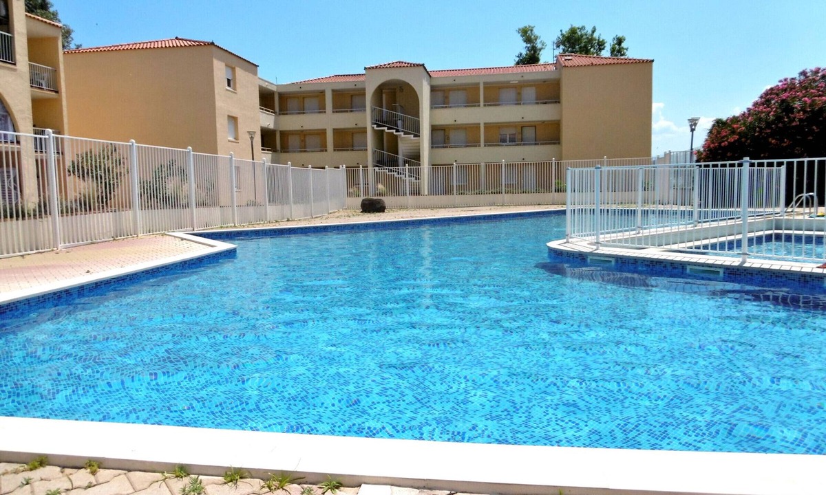 Les Hauts de Canet Apartment | Charming T2 in Canet-en-Roussillon – A/C, Pool, Tennis, Near Beach & Amenities