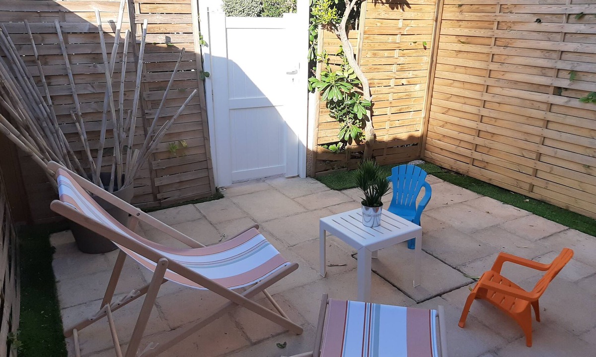 Les Bormettes Apartment | Charming T2, ground floor with 2 Terraces