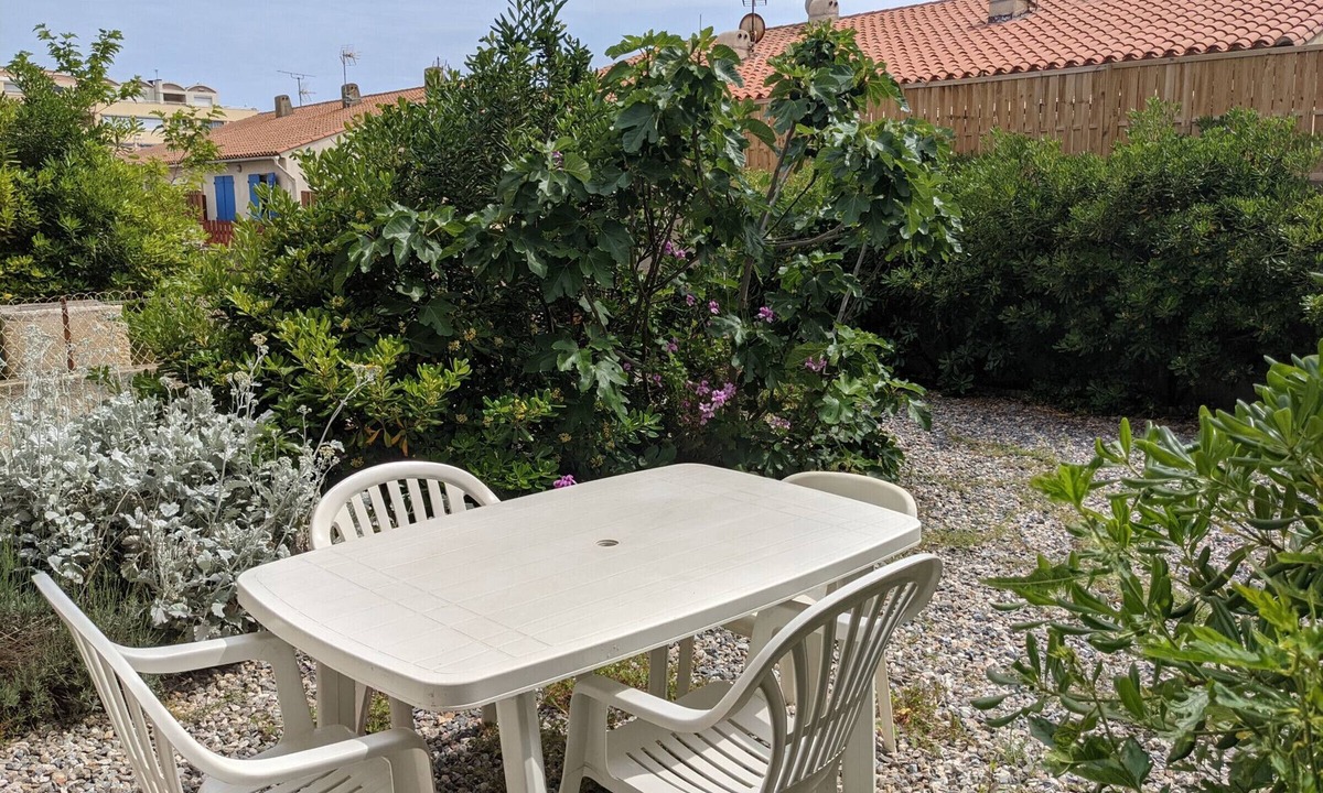 Port-la-Nouvelle Villa | Charming T2 with Courtyards, AC, Near Beach for 5 People