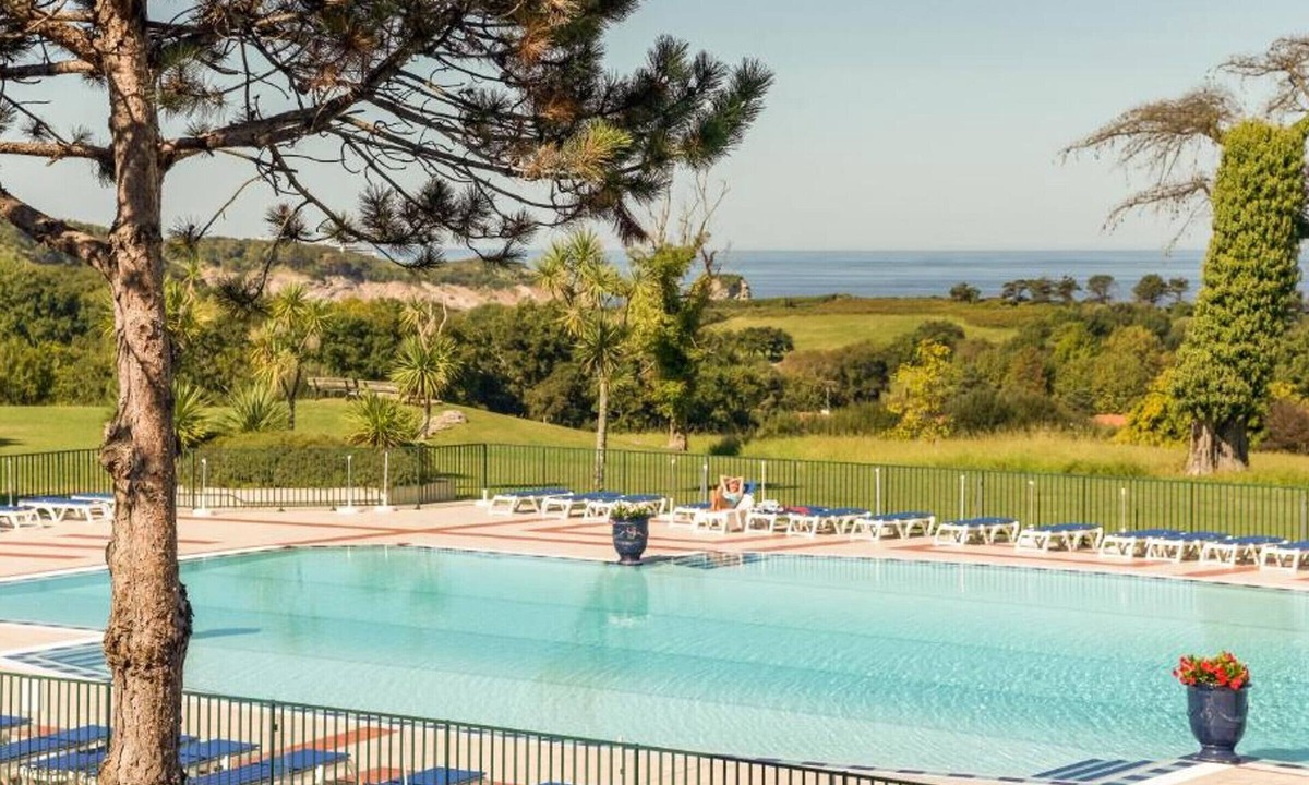 Behobie Apartment | Charming T2 with Pool and Ocean View in Urrugne