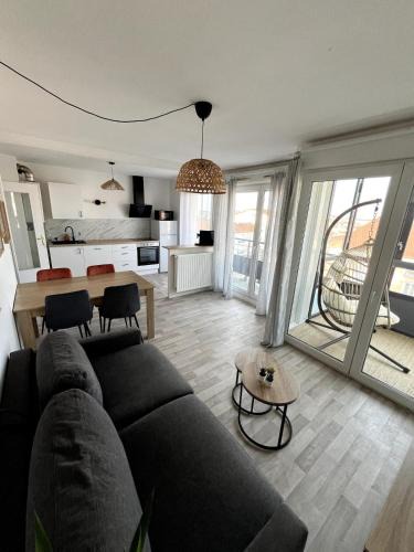 Meyzieu Apartment | Charming T3 - Garage - Balcon