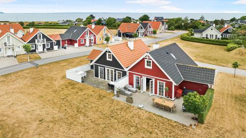 Middelfart House | Charming Terraced House By The Beach And Forest