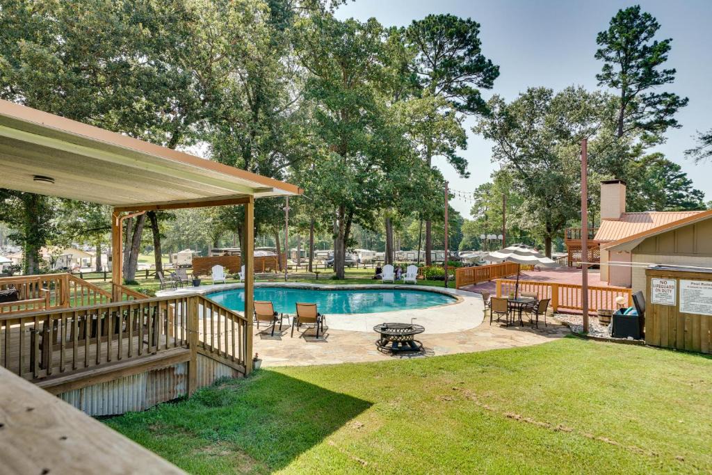 Redlick House | Charming Texarkana Home: Lake & Pool Access!