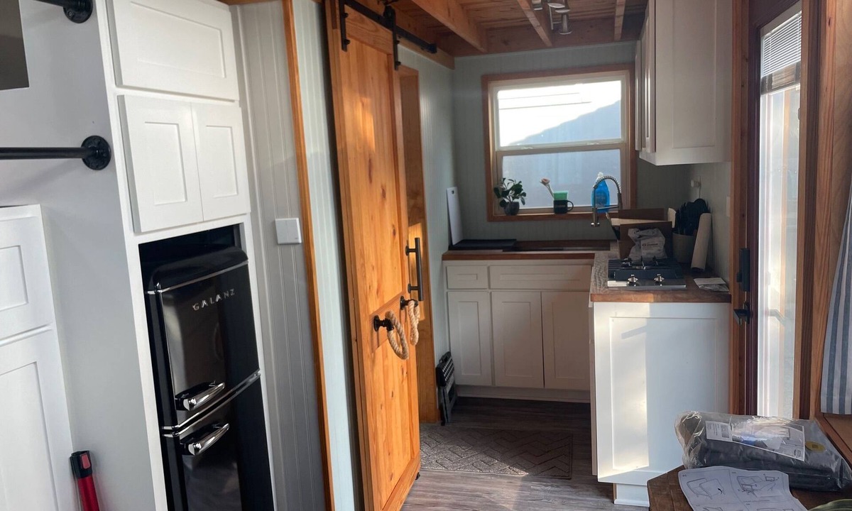 Graford House | Charming Tiny Bungalow at Rock Creek Resort on PK
