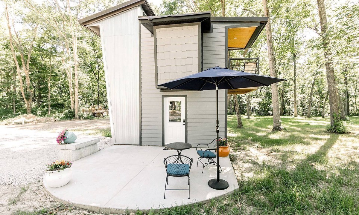Owensville House | Charming Tiny House near Owensville, Missouri - Perfect for a Romantic Nature Escape