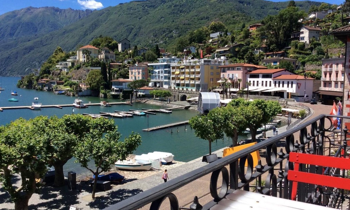 Ascona Apartment | Charming tower-like duplex apartment directly on the lake promenade of Ascona