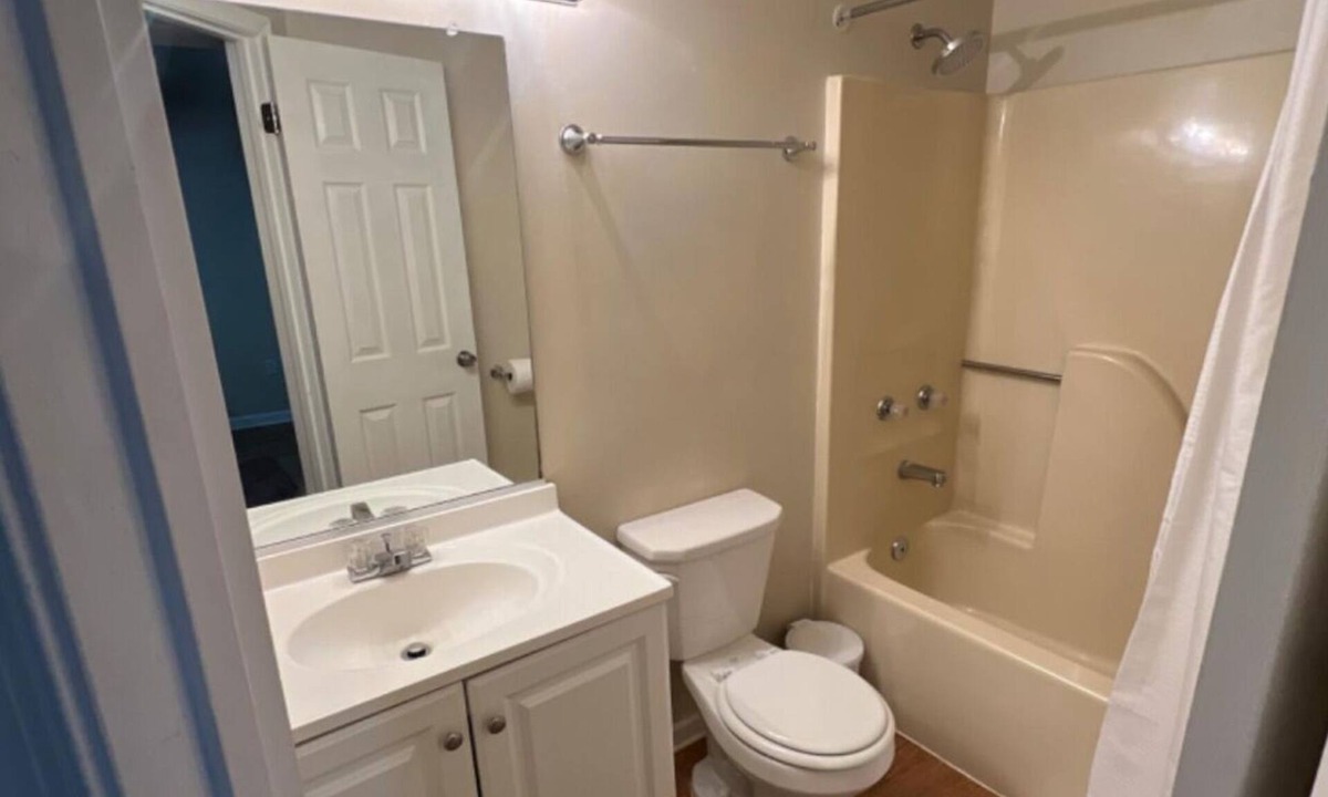 Woodlawn House | Charming townhome with WiFi and fitness room in lovely Woodlawn