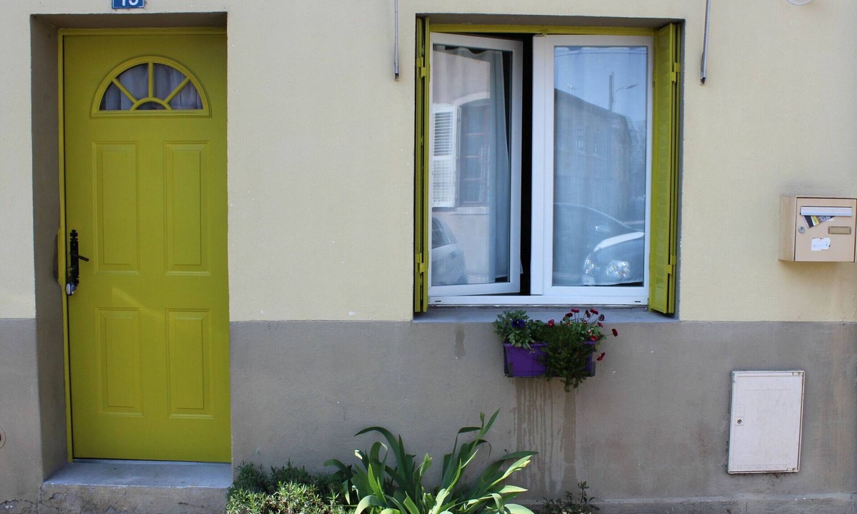 Toul Apartment | Charming Townhouse in Toul with Air Conditioning and Parking