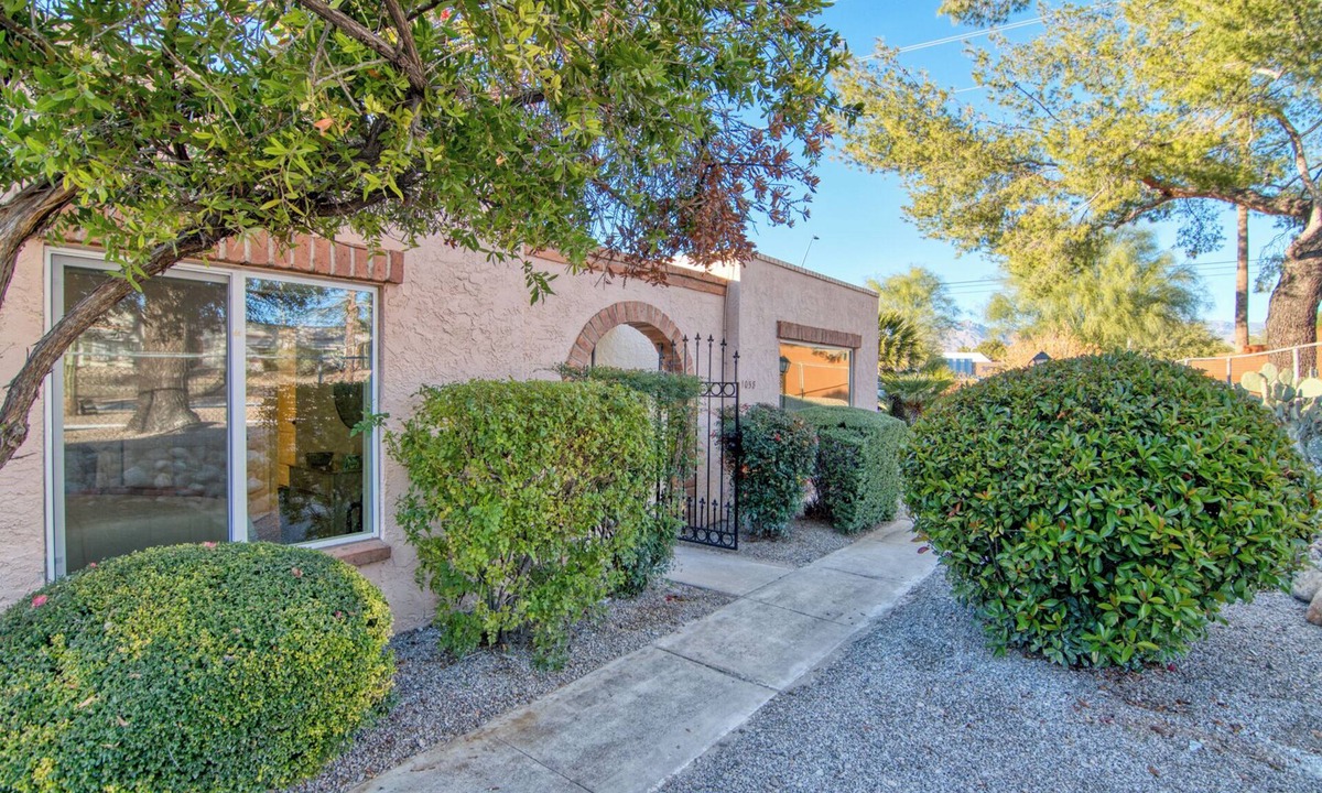 Broadway Northeast House | Charming Townhouse in Tucson.
