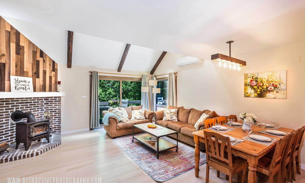 Village at Camelback House | Charming Townhouse at Camelback - Great Location! SKI ON/OFF